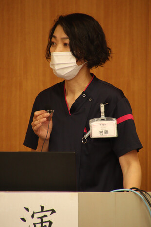 【画像】地域包括ケア病棟に勤務する看護師の意思決定支援の現状と今後の課題（第２報）と題して発表したわかば病棟の村藤