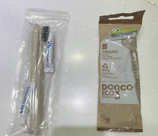 【画像】このホテルではアメニティはあまり備えられておらず、必要なものは自動販売機で購入する形式であった。自動販売機はクレジットカード対応であり、精算には困らなかった。