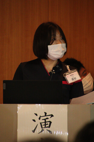 【画像】実践報告緩和ケア認定看護師としてと題して発表した緩和ケア認定看護師の深谷