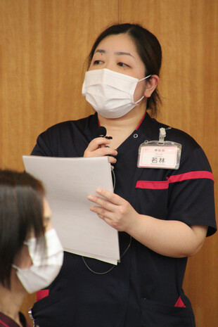 【画像】言語による意思表明が困難な患者への意思決定支援の一例と題して発表したさくら病棟 若林
