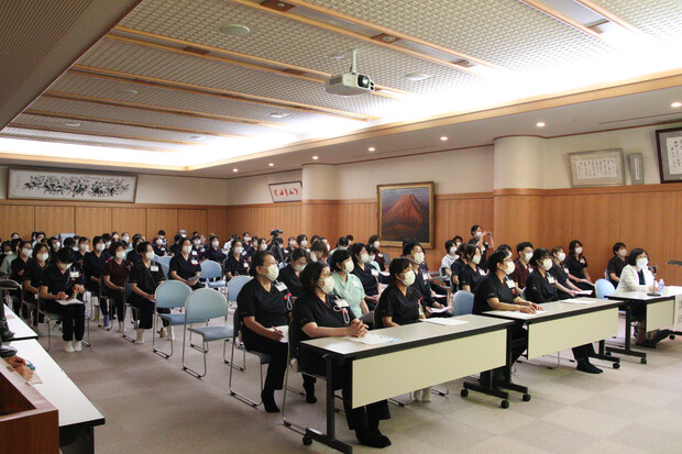 【画像】第１４回看護研究発表会・実践報告会を開催しました